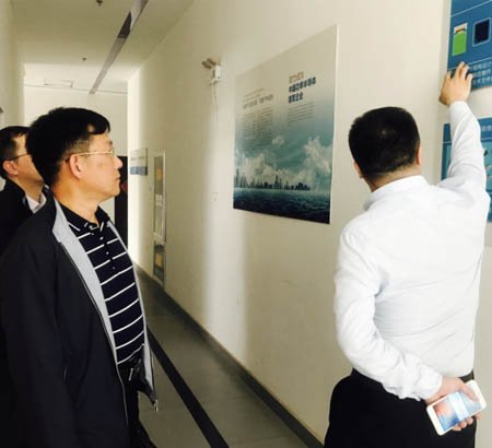 經(jīng)信委領(lǐng)導蒞臨我司參觀指導
